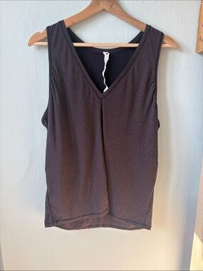 Women’s V-Neck Sleeveless Tank Top - Black